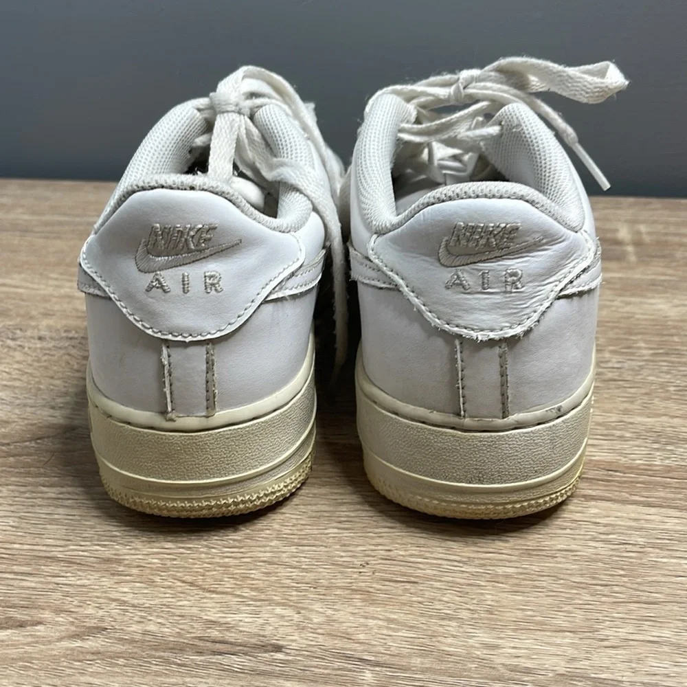 NIKE Air Force 1 Unisex Youth Sneakers White on White Leather Basketball Size 7Y - Picture 8 of 11